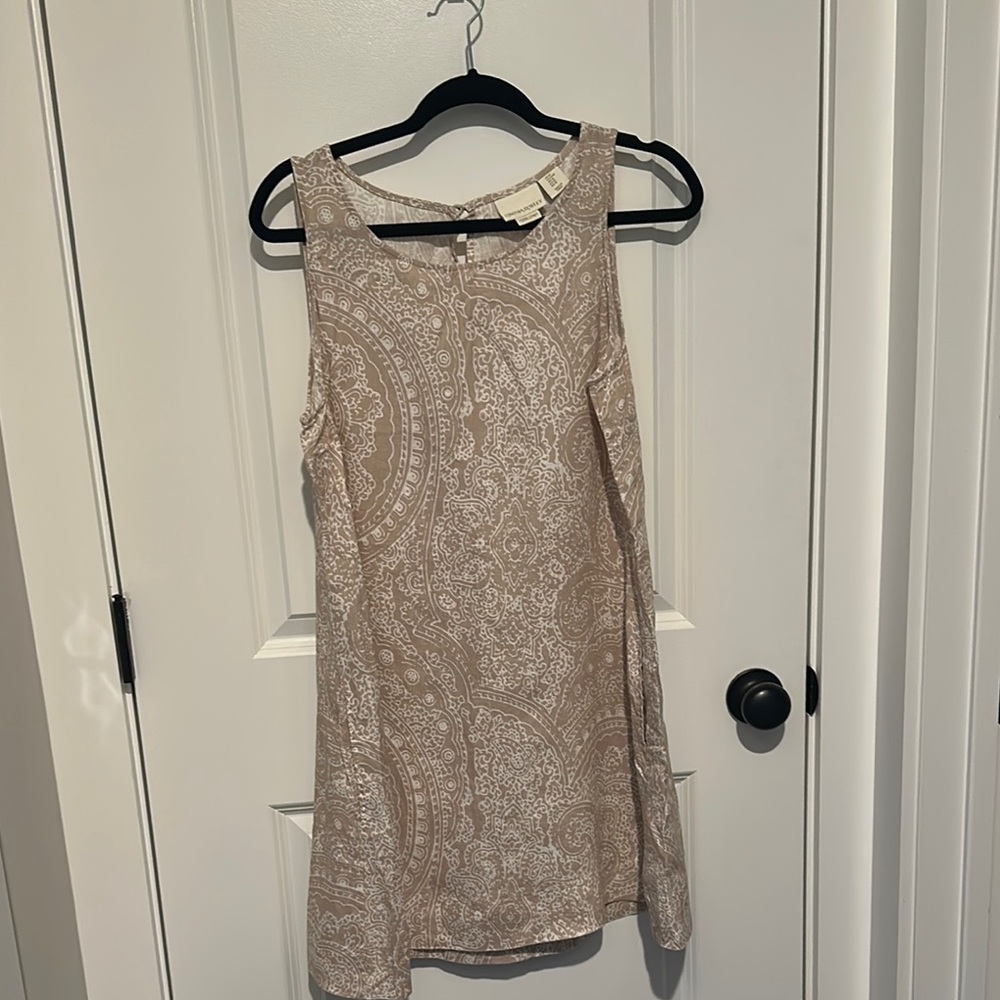 Elegant Paisley Sleeveless Dress - Tan